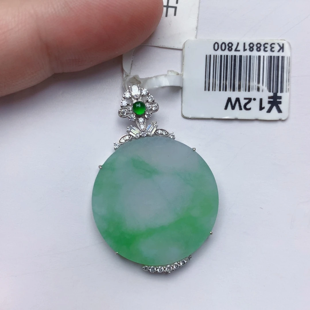 颈饰18K金镶嵌翡翠