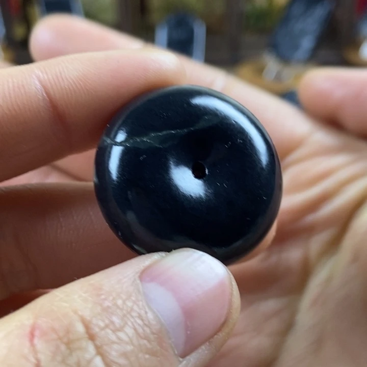 和田玉（墨玉）未镶嵌颈饰平安扣带裂