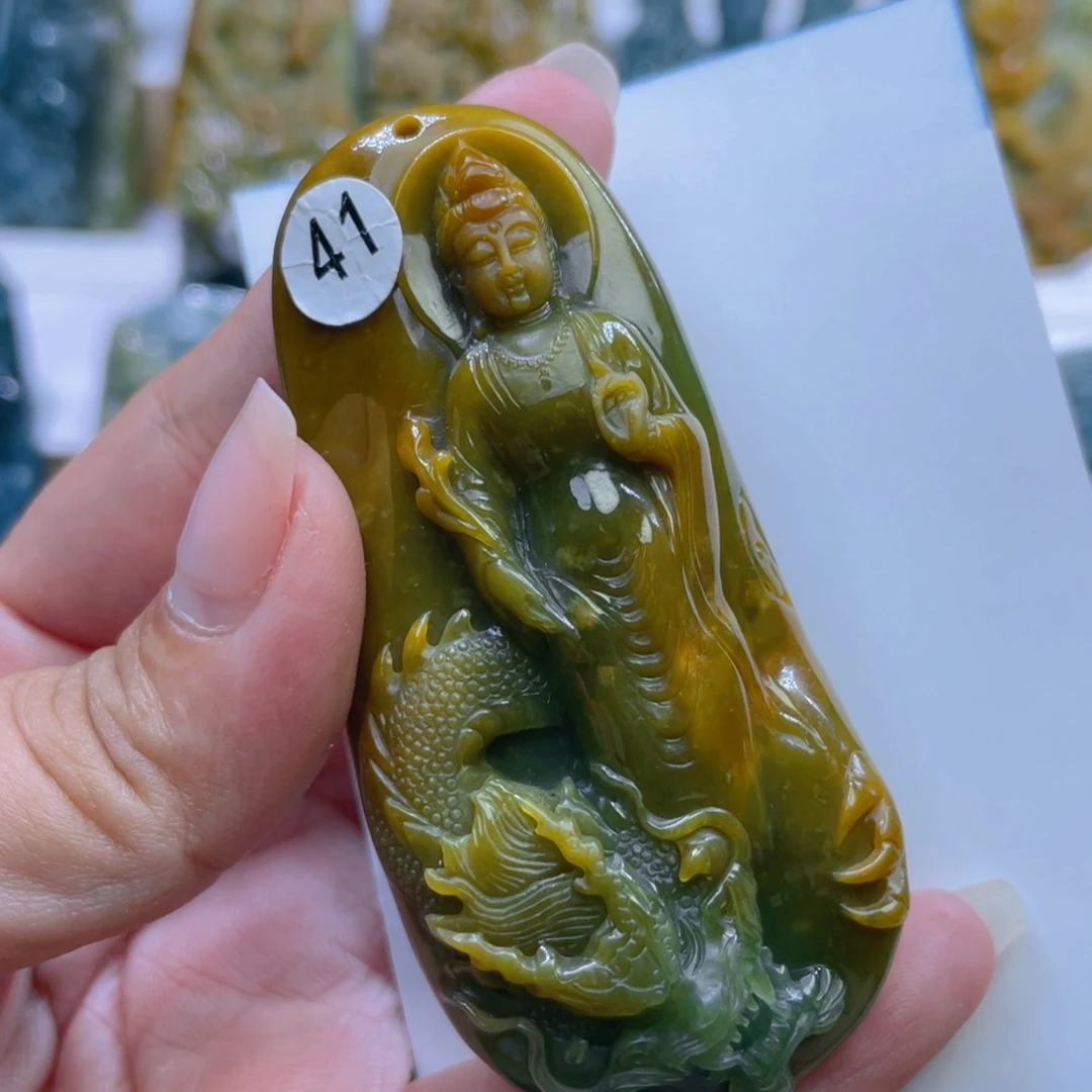 食****翡翠未镶嵌颈饰翡翠