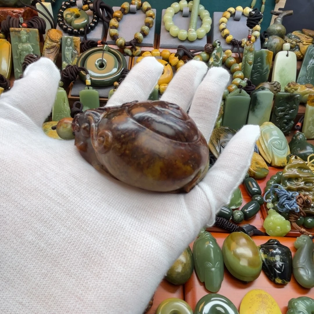 在***么岫岩河磨玉（透闪石质玉）未镶嵌颈饰