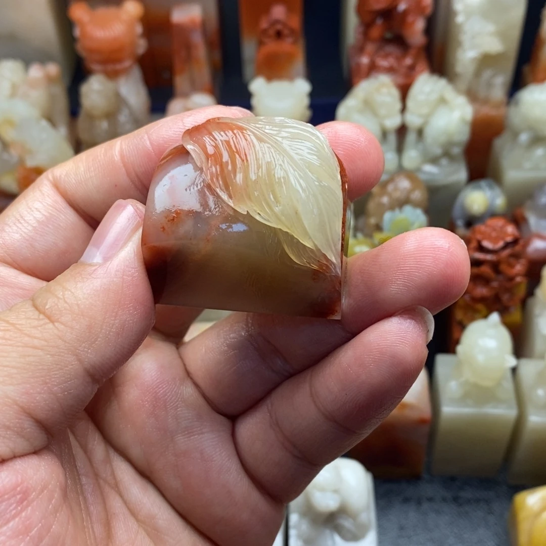 寿山石印石老挝巧雕 事业有成