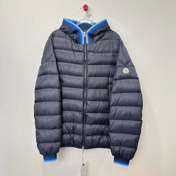 99新 MONCLER 蓝条羽绒服 尺码：4  11654