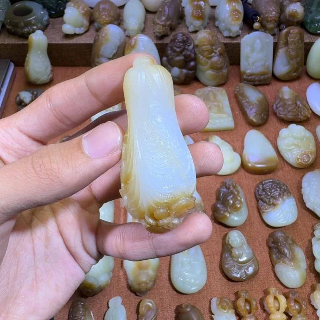 和田玉未镶嵌颈饰