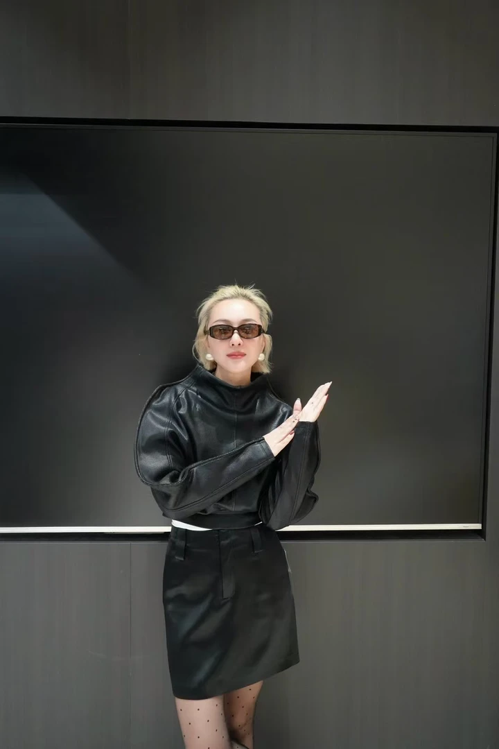 ANNAKIKI宽立领卫衣