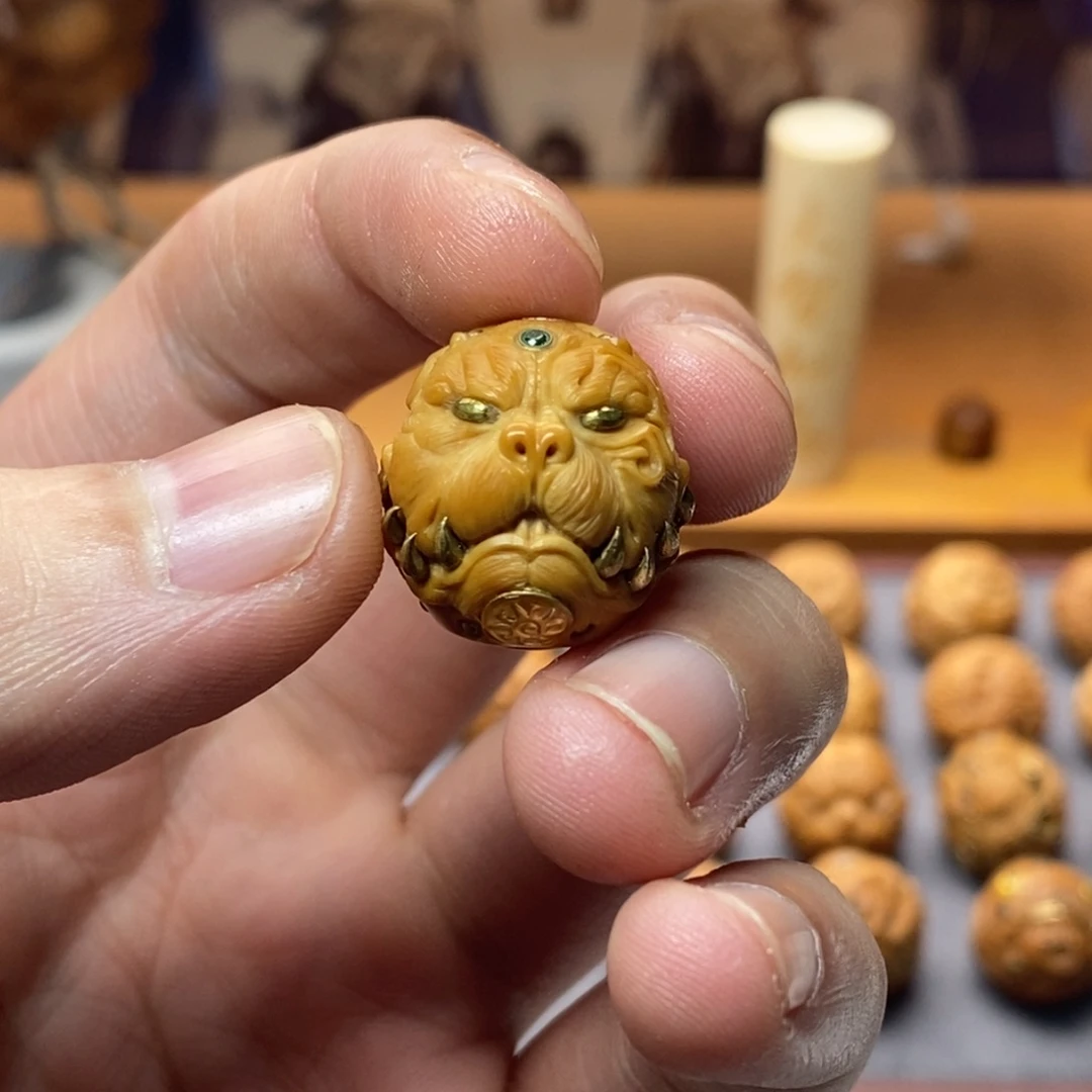 网***友吊坠猴头核桃狗王