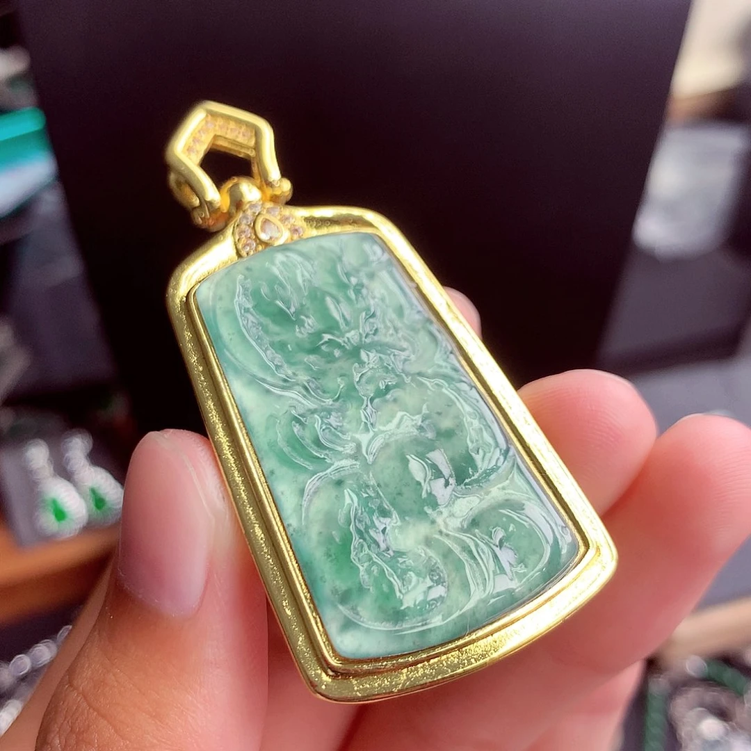 翡翠未镶嵌颈饰挂件