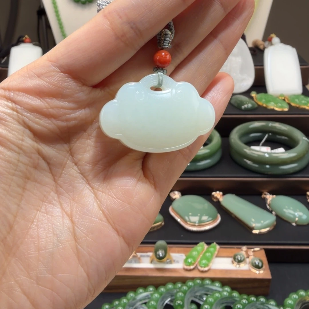 和田玉未镶嵌把件