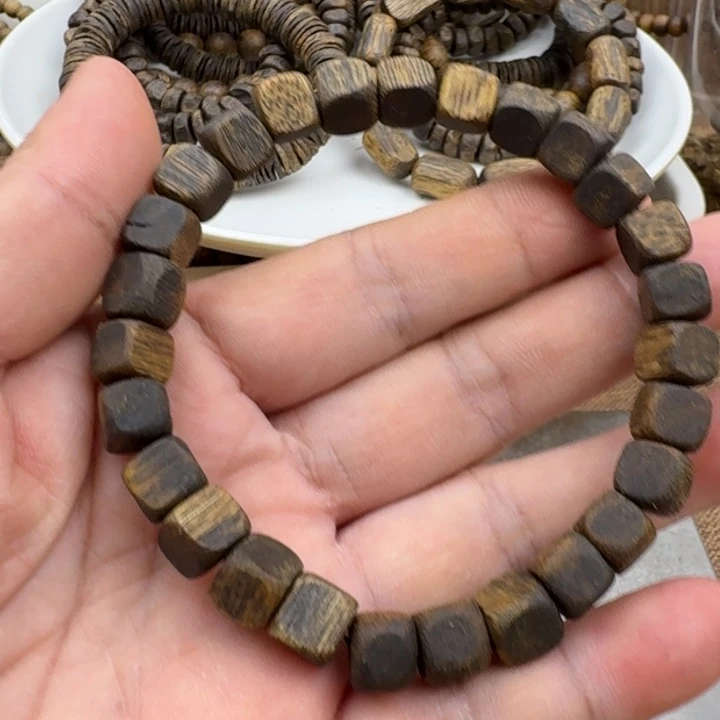 麦***g手串沉香张勺子手串9克