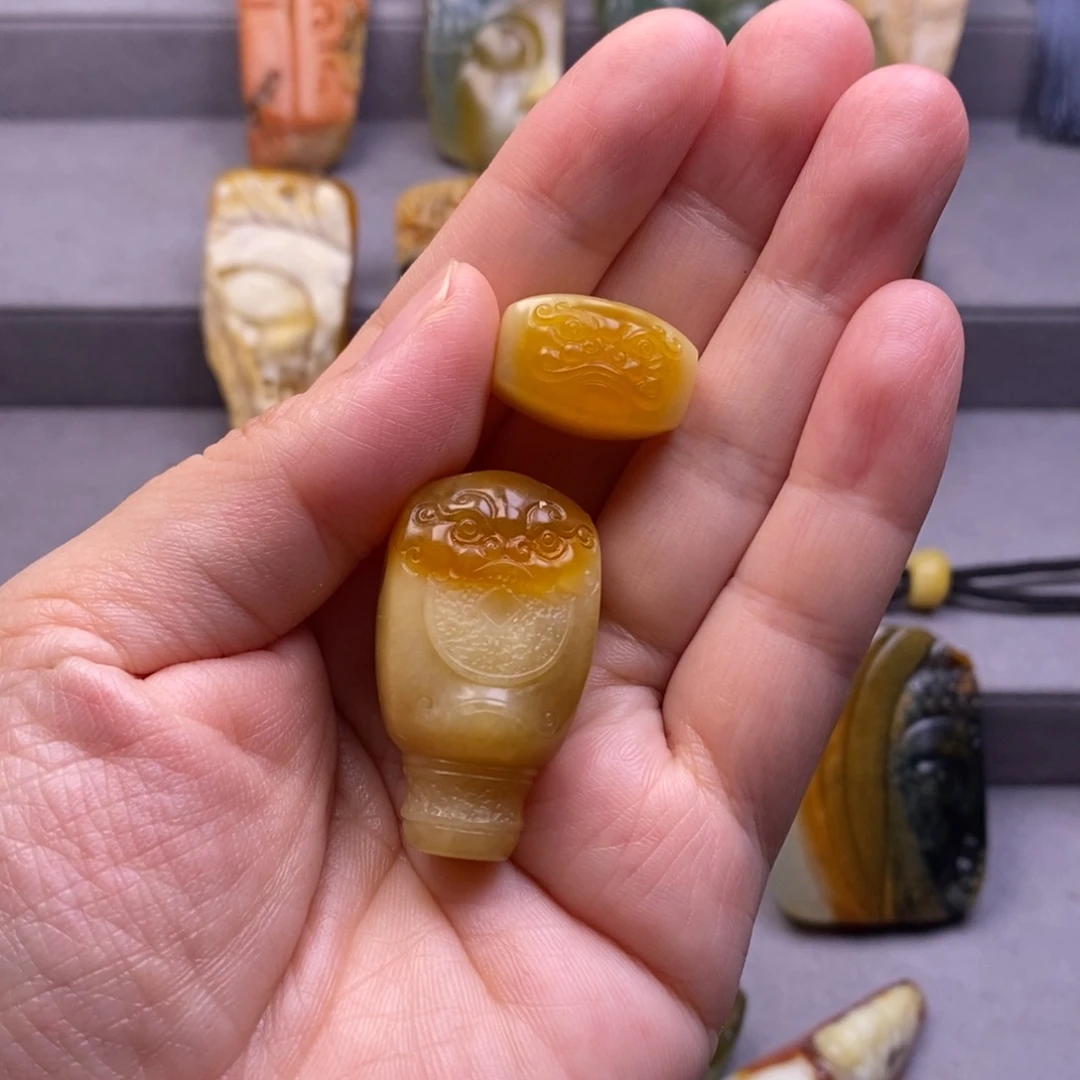 恬***糖岫玉未镶嵌颈饰挂件