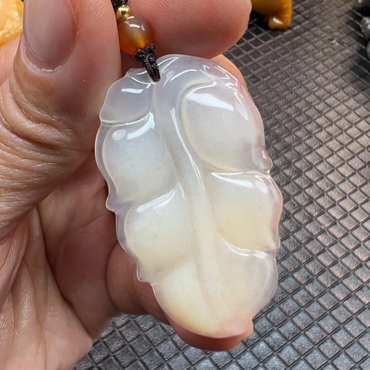 石英质玉（黄龙玉）颈饰未镶嵌