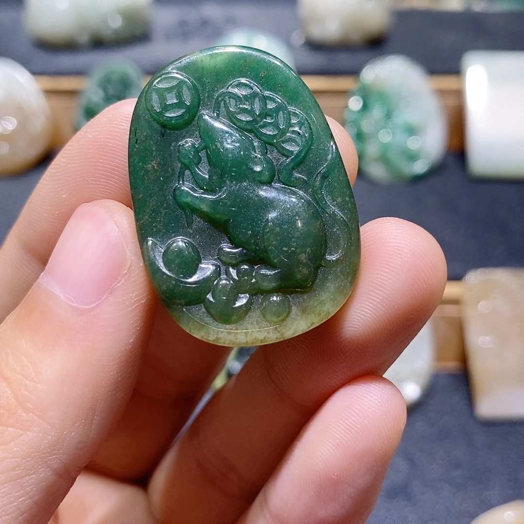 独山玉未镶嵌吊坠