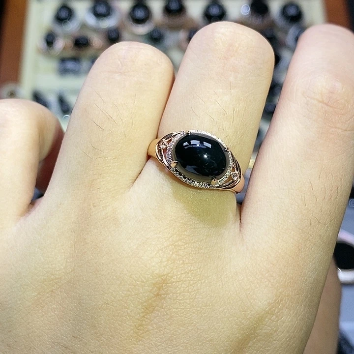 18K金镶嵌戒指翡翠蛋面