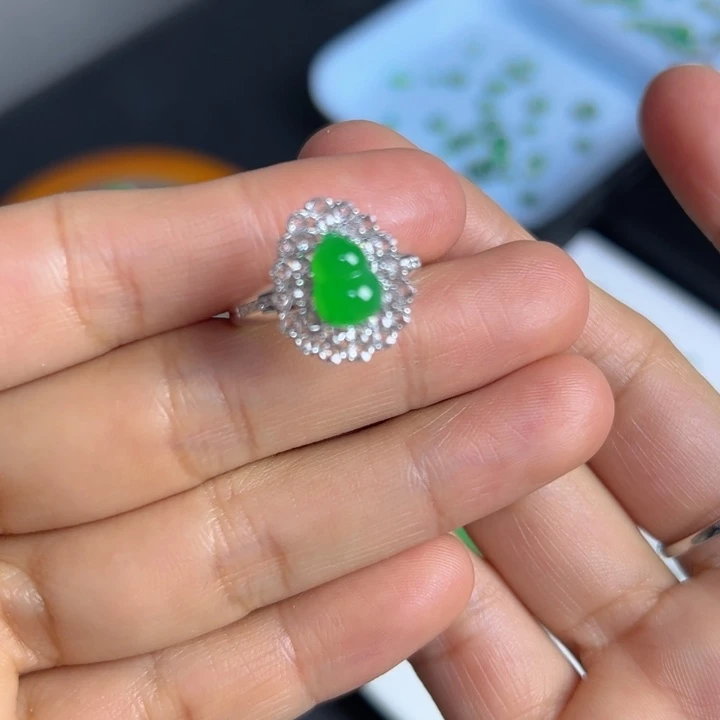 翡翠吊坠(不含链)18K金镶嵌葫芦