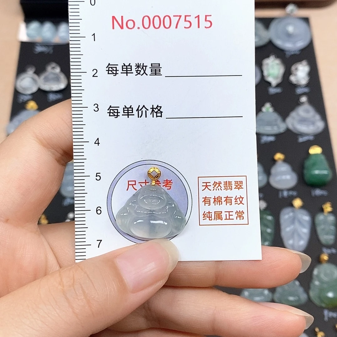 颈饰18K金镶嵌翡翠