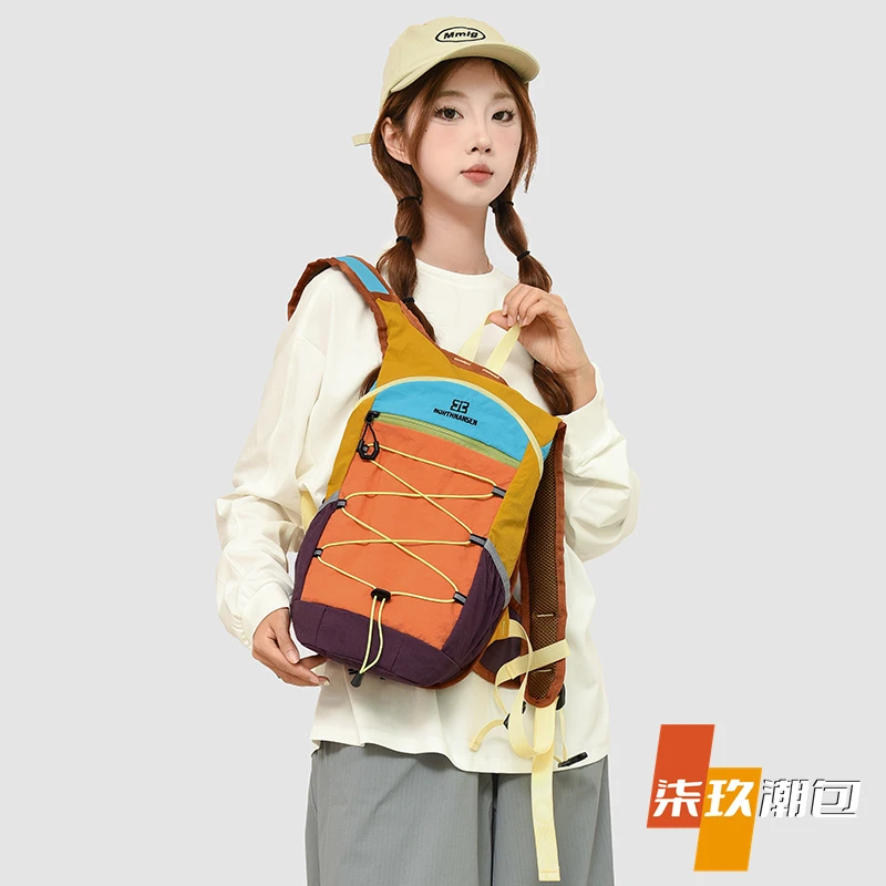 柒玖新品时尚户外骑行双肩包徒步登山包轻便爬山旅游便携运动包