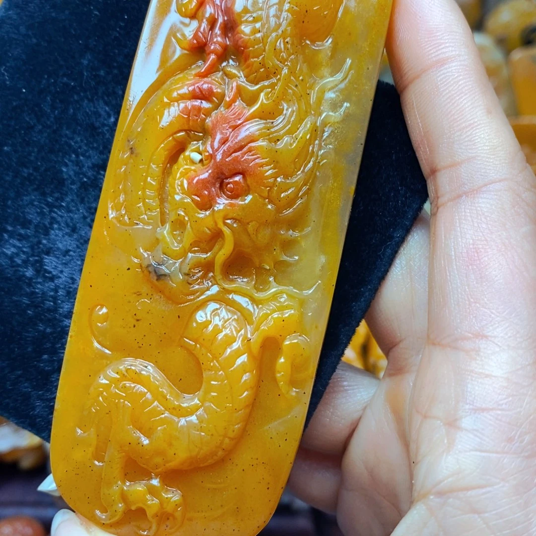 未镶嵌石英质玉（黄龙玉）颈饰