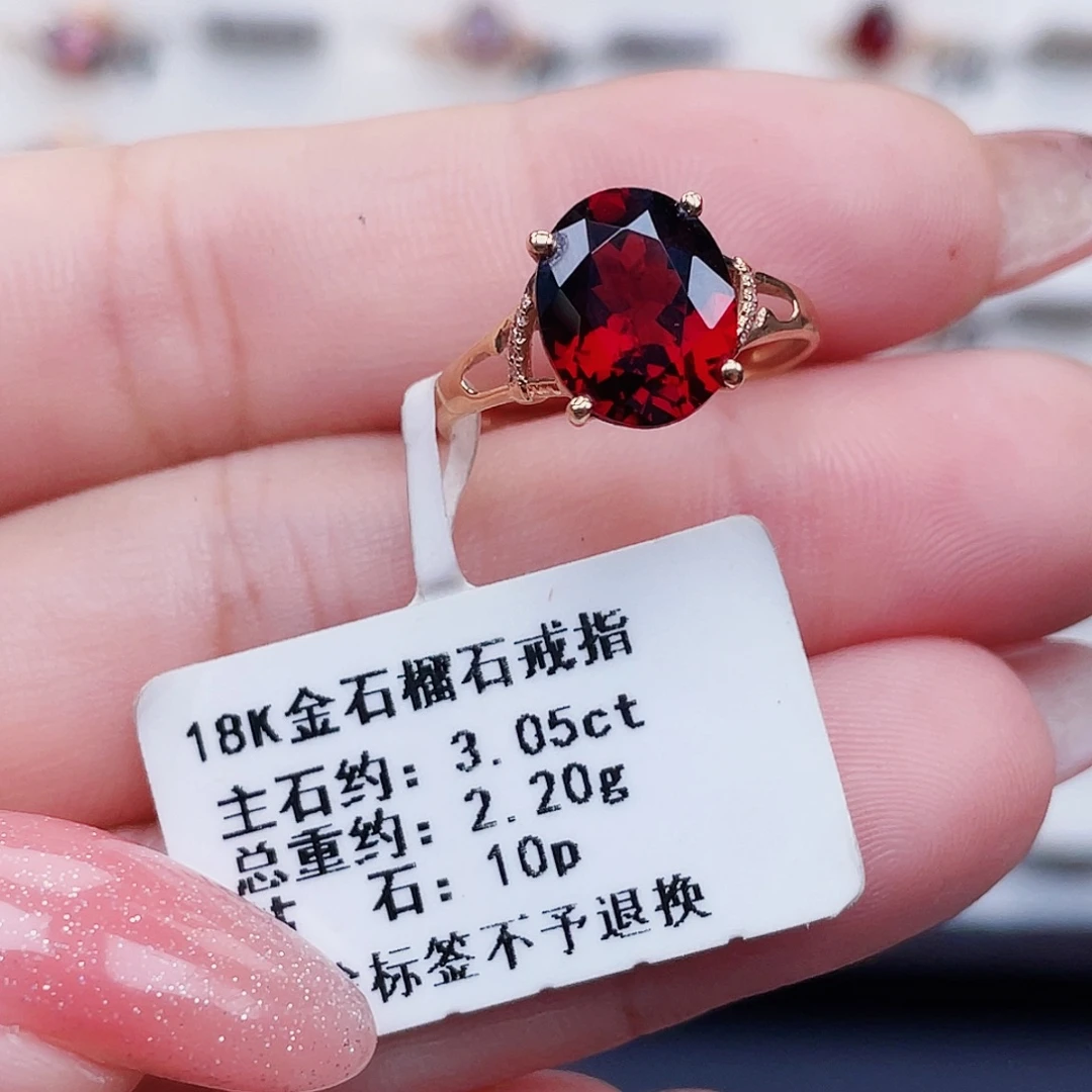18K金镶嵌石榴石戒指