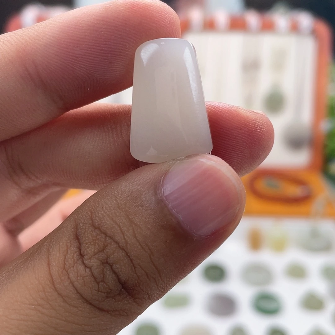 R***r和田玉未镶嵌颈饰