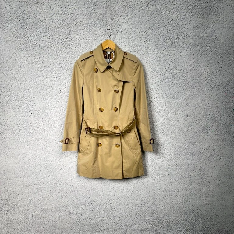全新未使用 BURBERRY/博柏利 卡其色肯辛顿大衣/UK6码