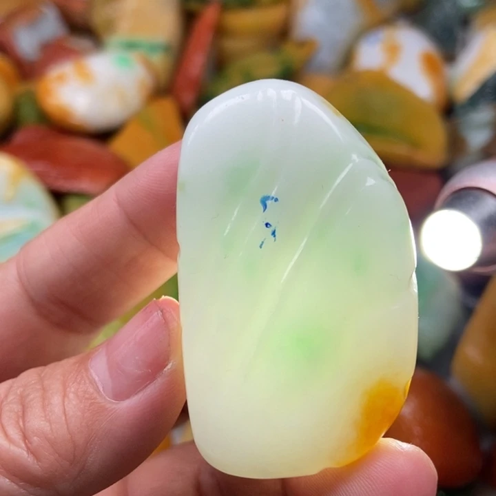 翡翠未镶嵌颈饰缅甸