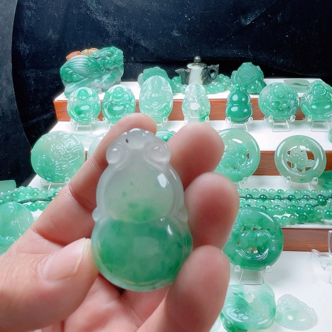 颈饰未镶嵌石英质玉抬***秋