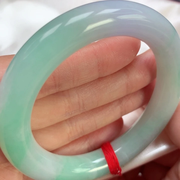 翡翠手镯未镶嵌胖圆高货微瑕捡漏
