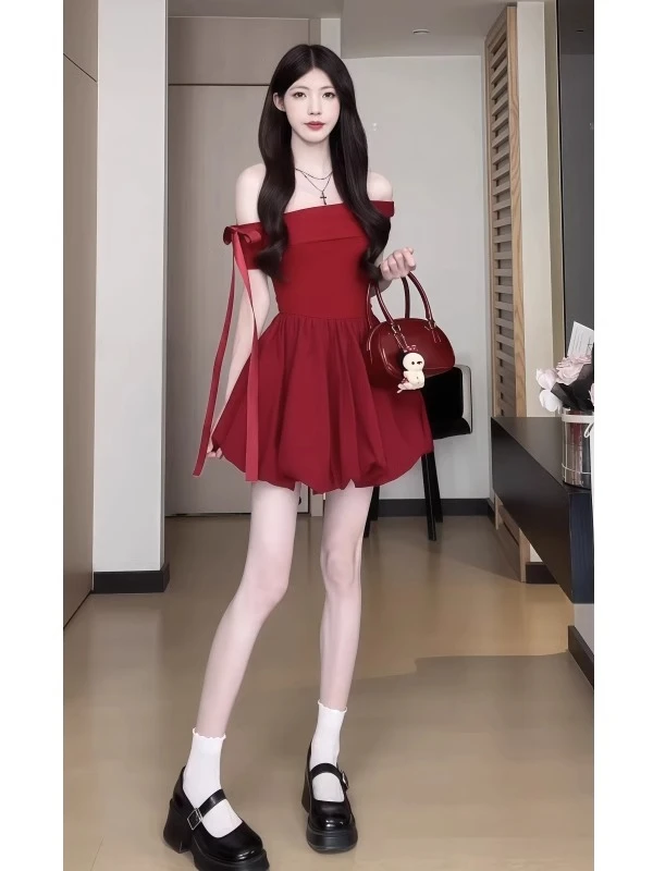 法式高级感一字肩绑带抹胸连衣裙女夏季新款收腰气质蓬蓬裙短裙子