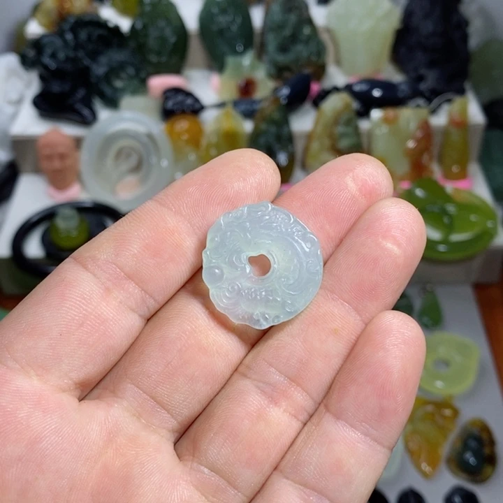 未镶嵌蛇纹石玉颈饰