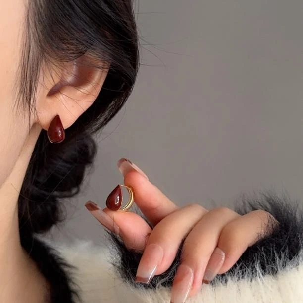 铜合金耳饰 “双11好物” 复古港风百搭安哥拉红色水滴小众耳环