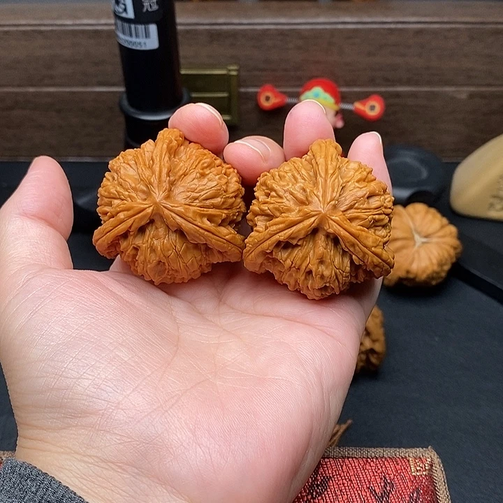 S***C文玩核桃把件白奔