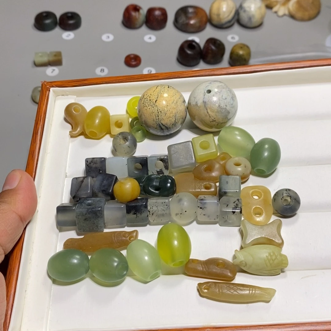 岫岩老玉（透闪石质玉）未镶嵌颈饰啷***～