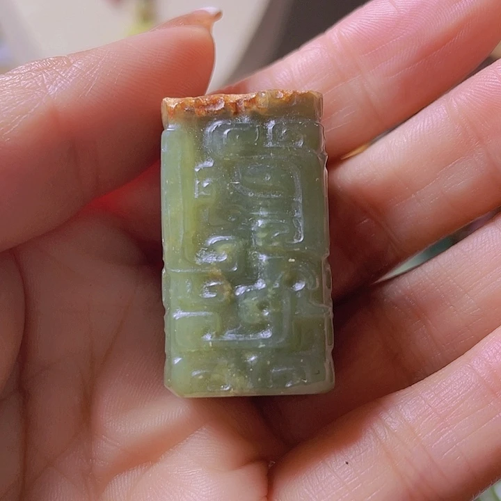 未镶嵌岫岩河磨玉（透闪石质玉）把件执*