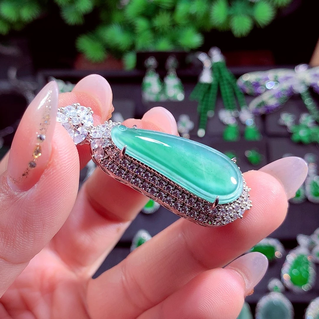 颈饰未镶嵌翡翠天然