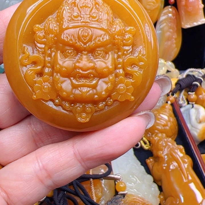 石英质玉（黄龙玉）合金颈饰