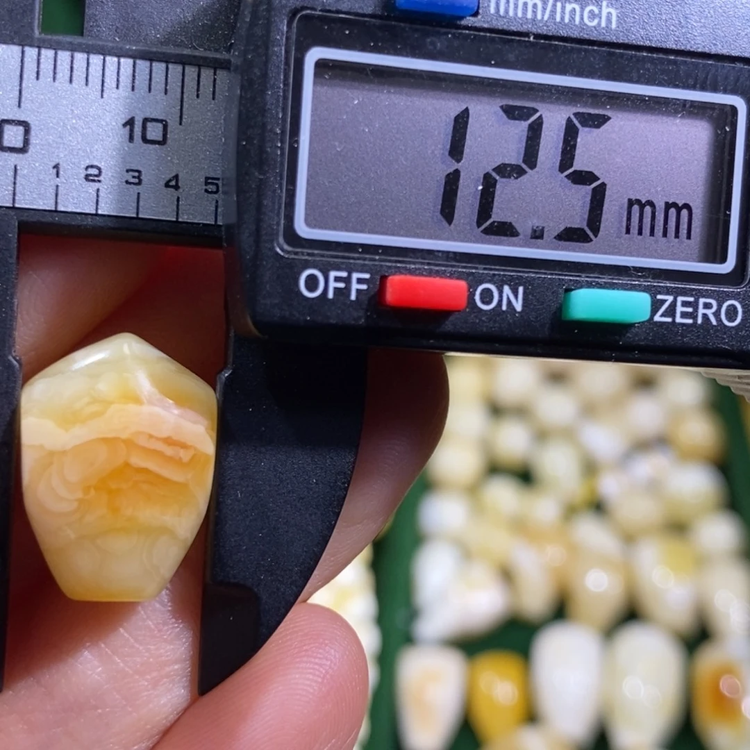 蜜蜡未镶嵌裸石配饰