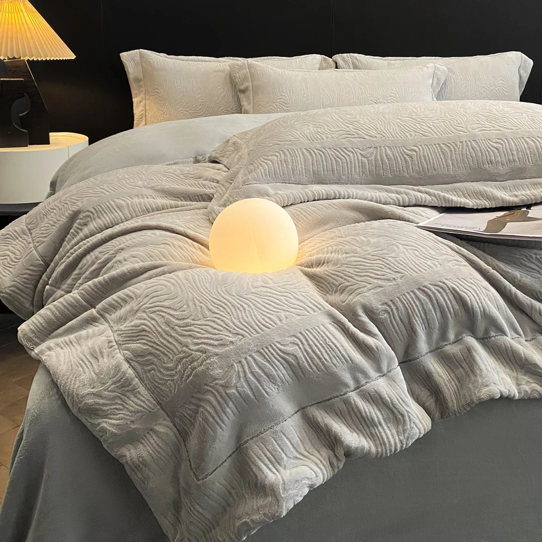 水星高端适用家纺2025新款全消光烂花牛奶绒四件套高级感加厚保暖