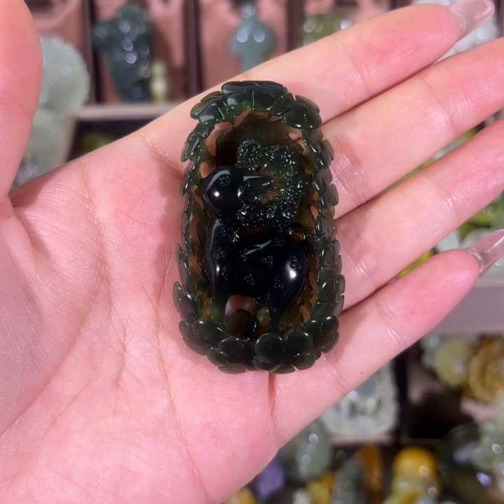 蛇纹石玉合金颈饰安*?