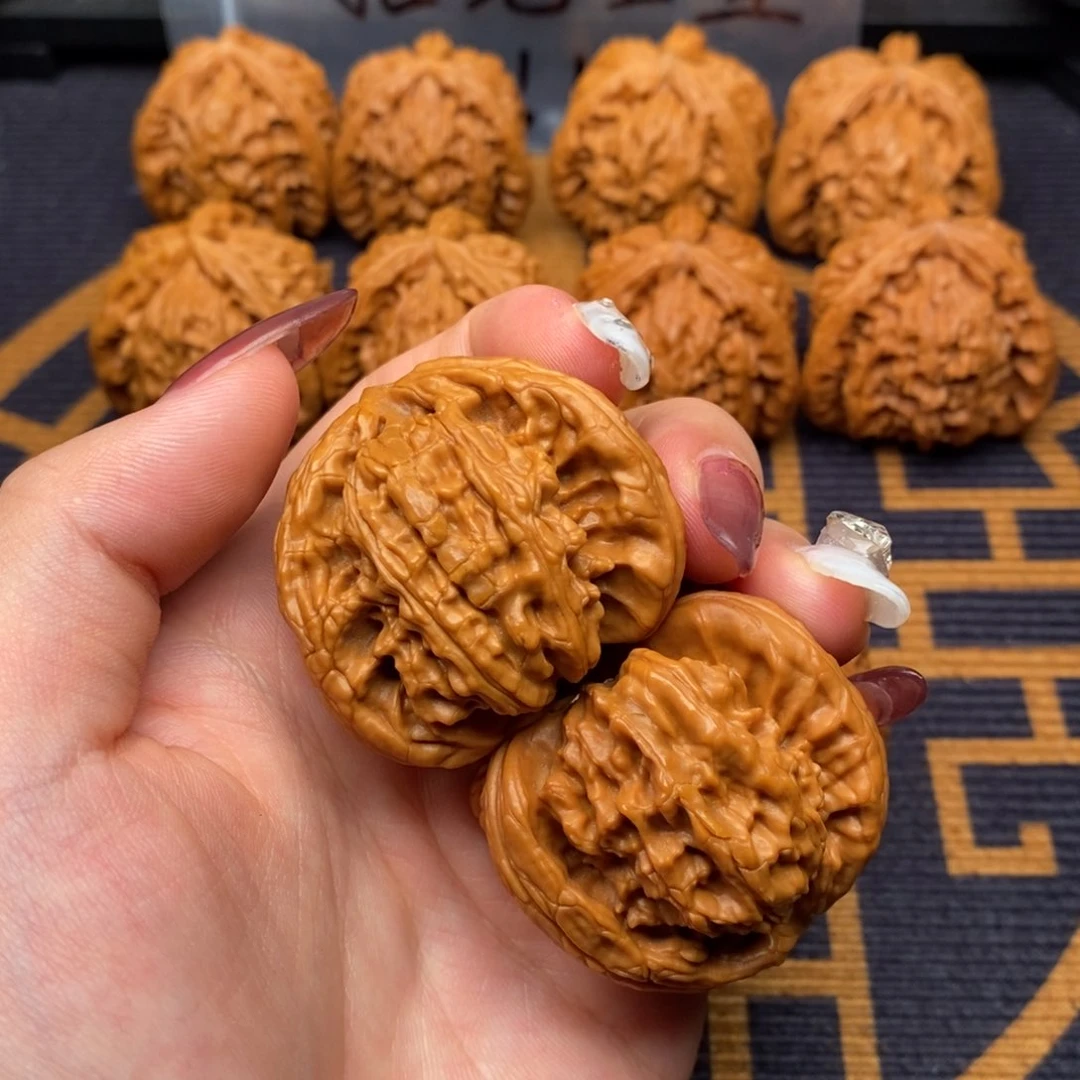 久***遇文玩核桃吊坠白狮子