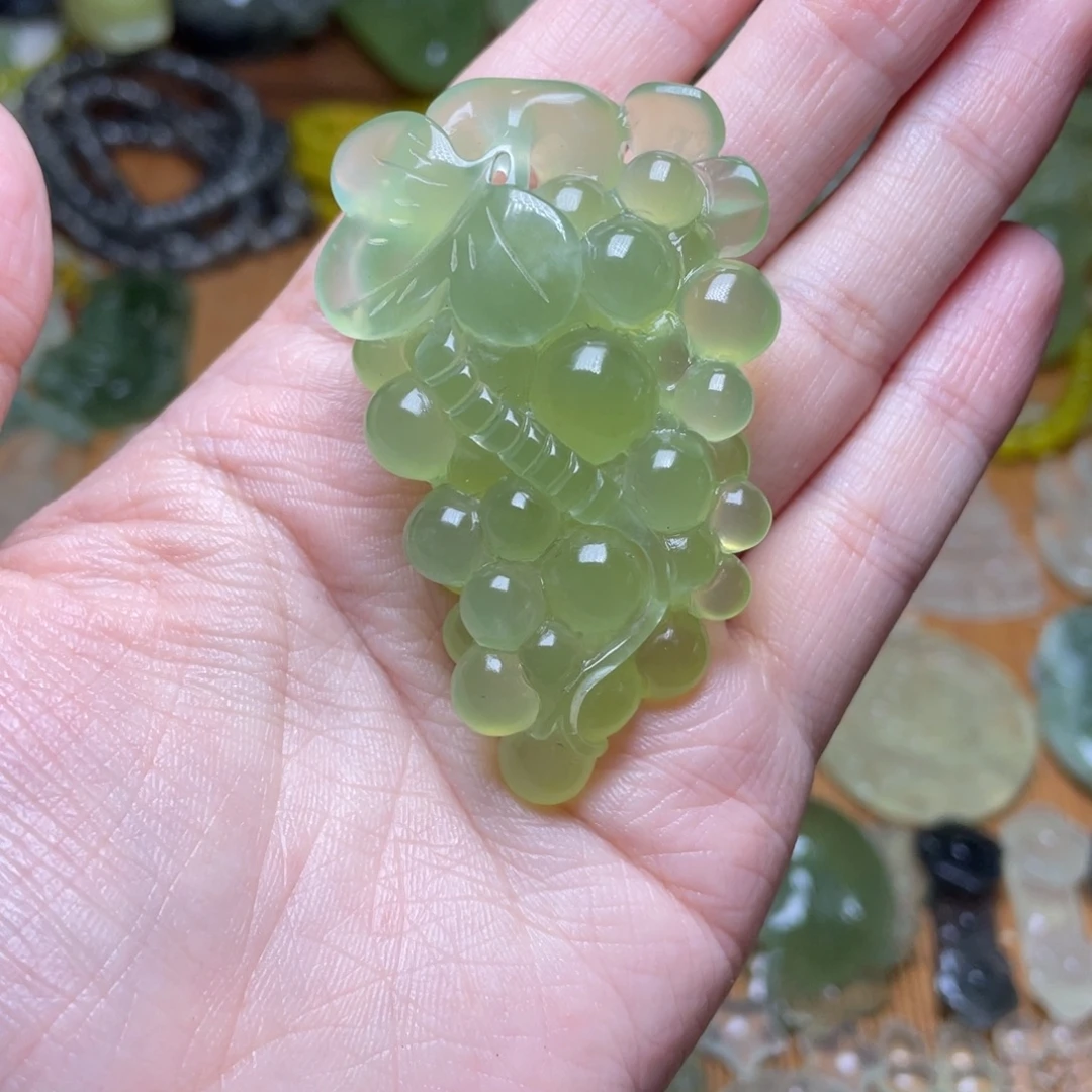 栖***息蛇纹石玉未镶嵌吊坠