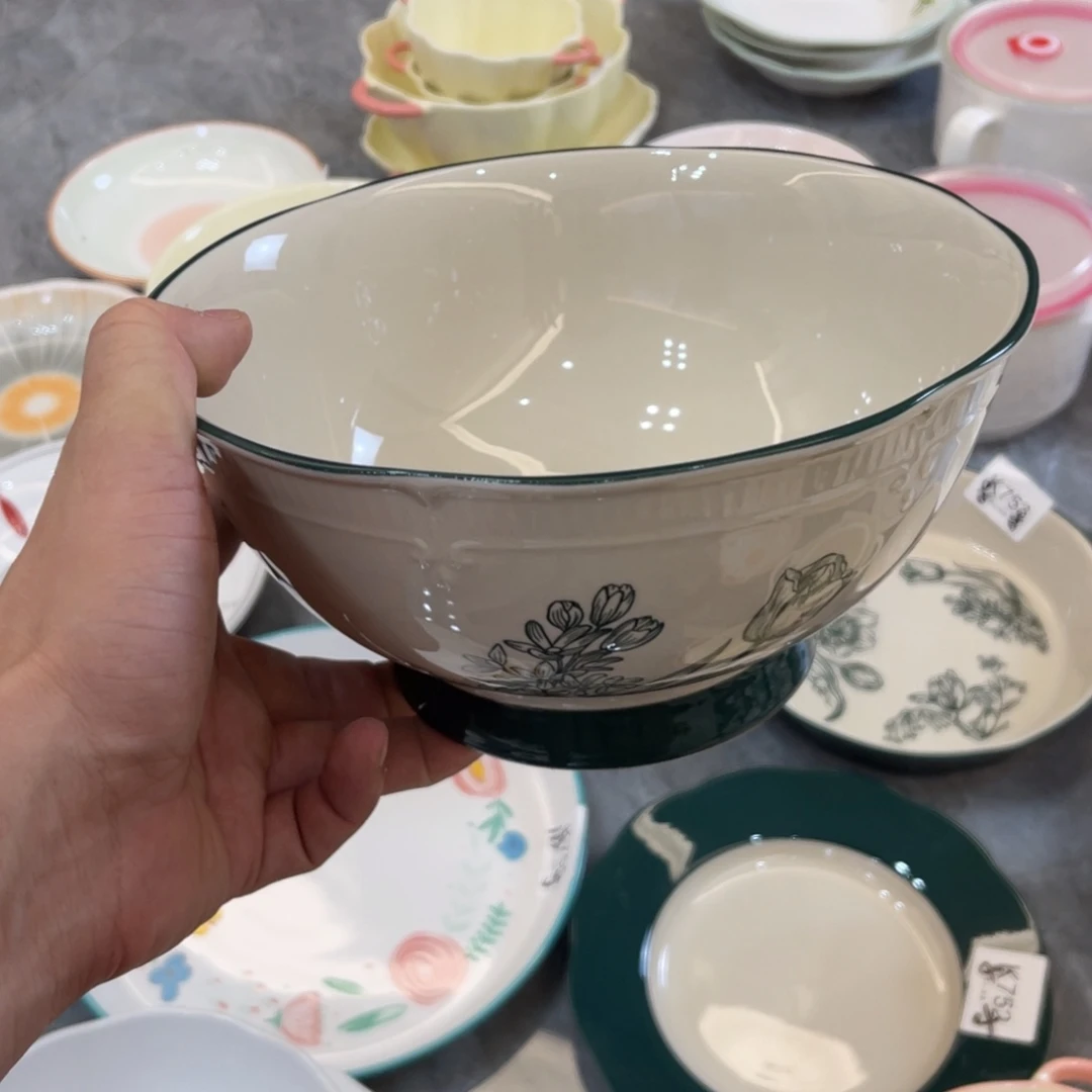 陶瓷微瑕餐具介意勿拍，满18飞！