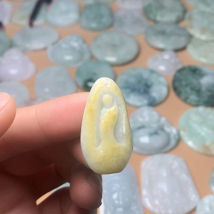 翡翠未镶嵌颈饰悟道