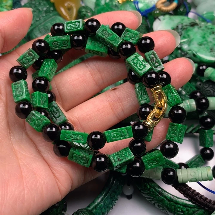 为***么翡翠未镶嵌颈饰翡翠