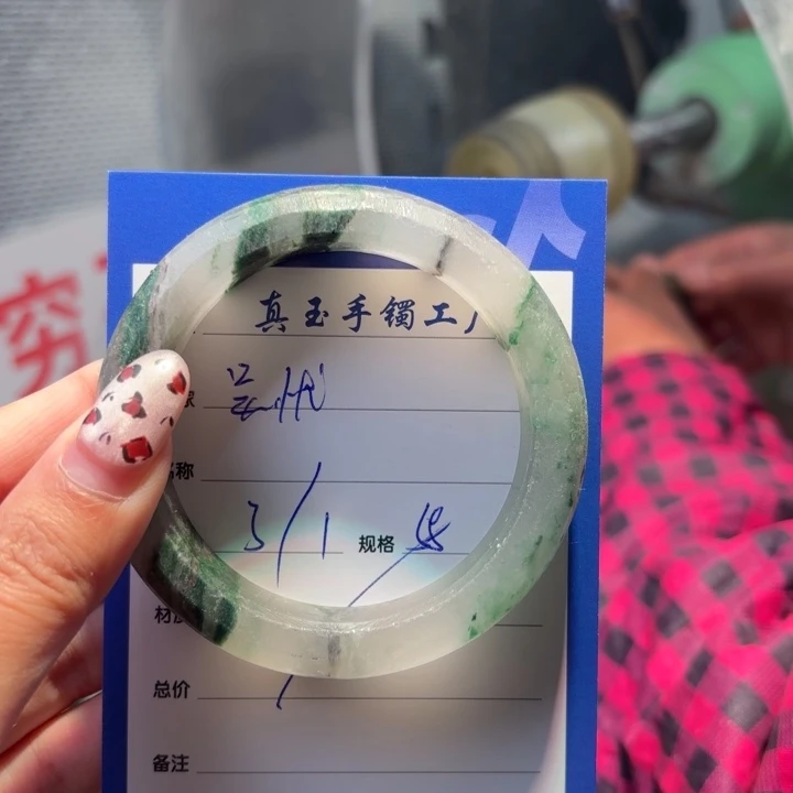 吳***忧石英质玉足铂镶嵌手镯