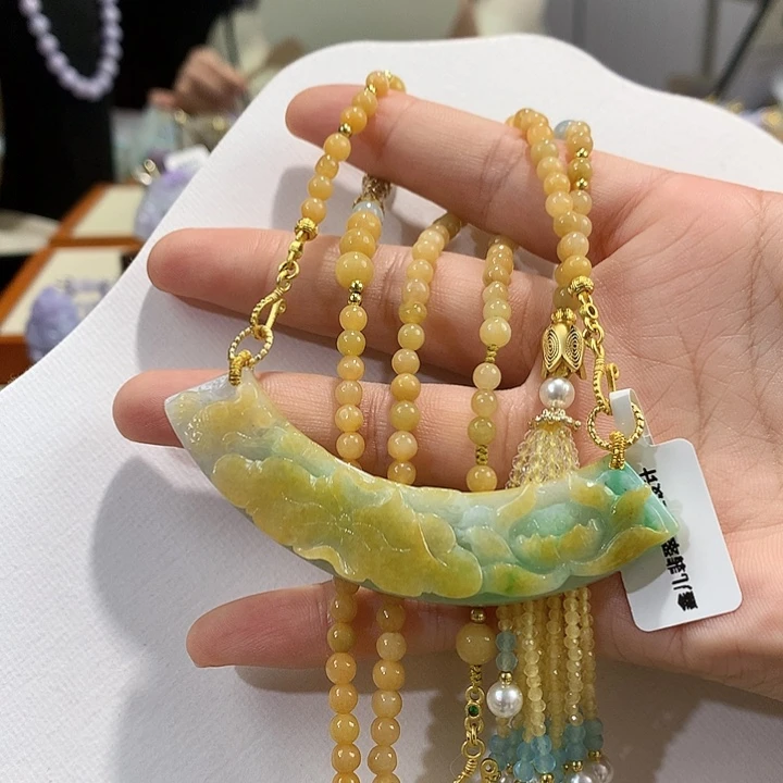 迎***晖翡翠未镶嵌颈饰翡翠吊坠