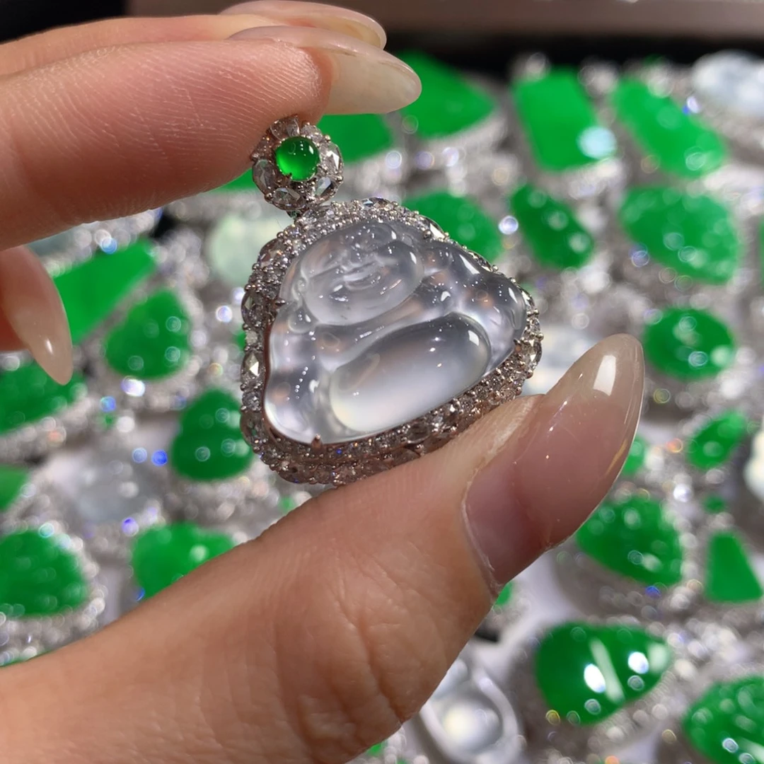 翡翠18K金镶嵌颈饰佛公