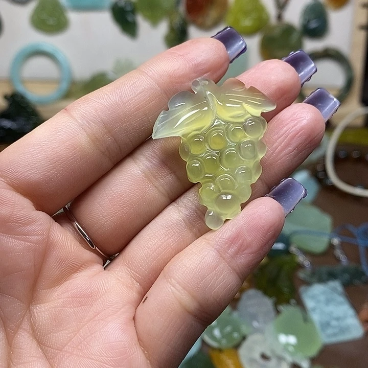 蛇纹石玉吊坠未镶嵌