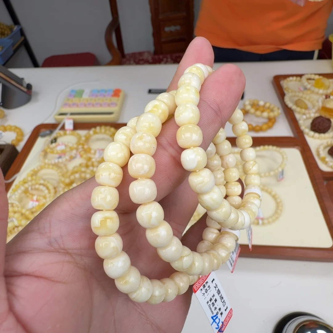 蜜蜡未镶嵌裸石多样性发其一