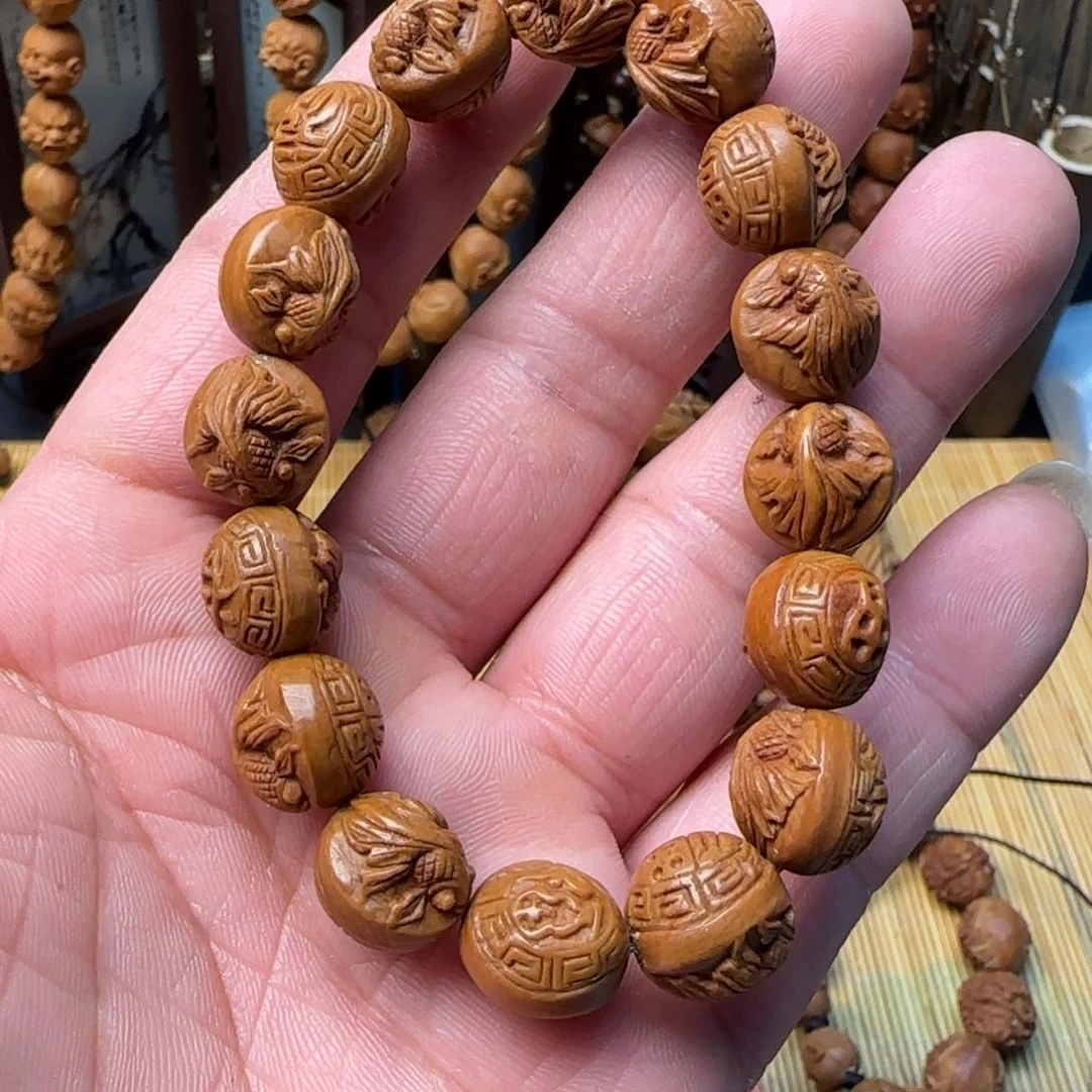 丙**林纯手工雕刻龙纹桃核百福鱼手串