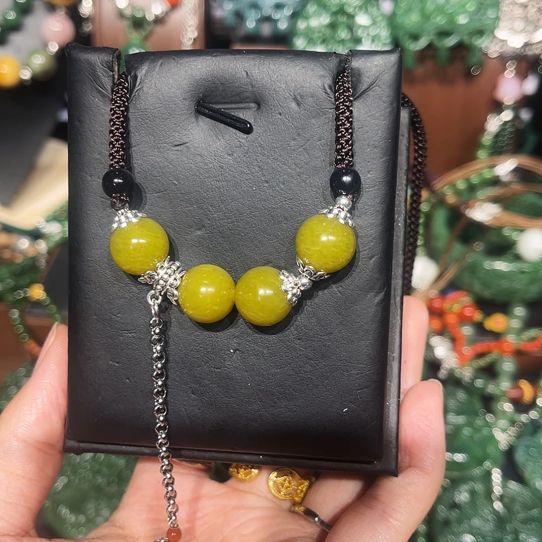 颈饰未镶嵌和田玉（糖玉）