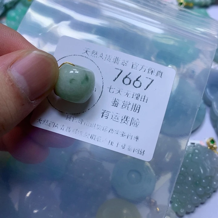 翡翠未镶嵌颈饰翡翠